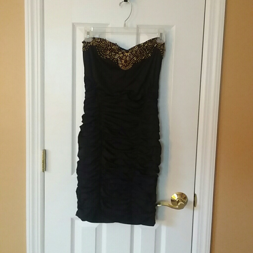 Nikibiki Black Strapless Dress